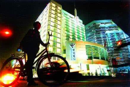 浅谈室内设计光污染的危害与治理